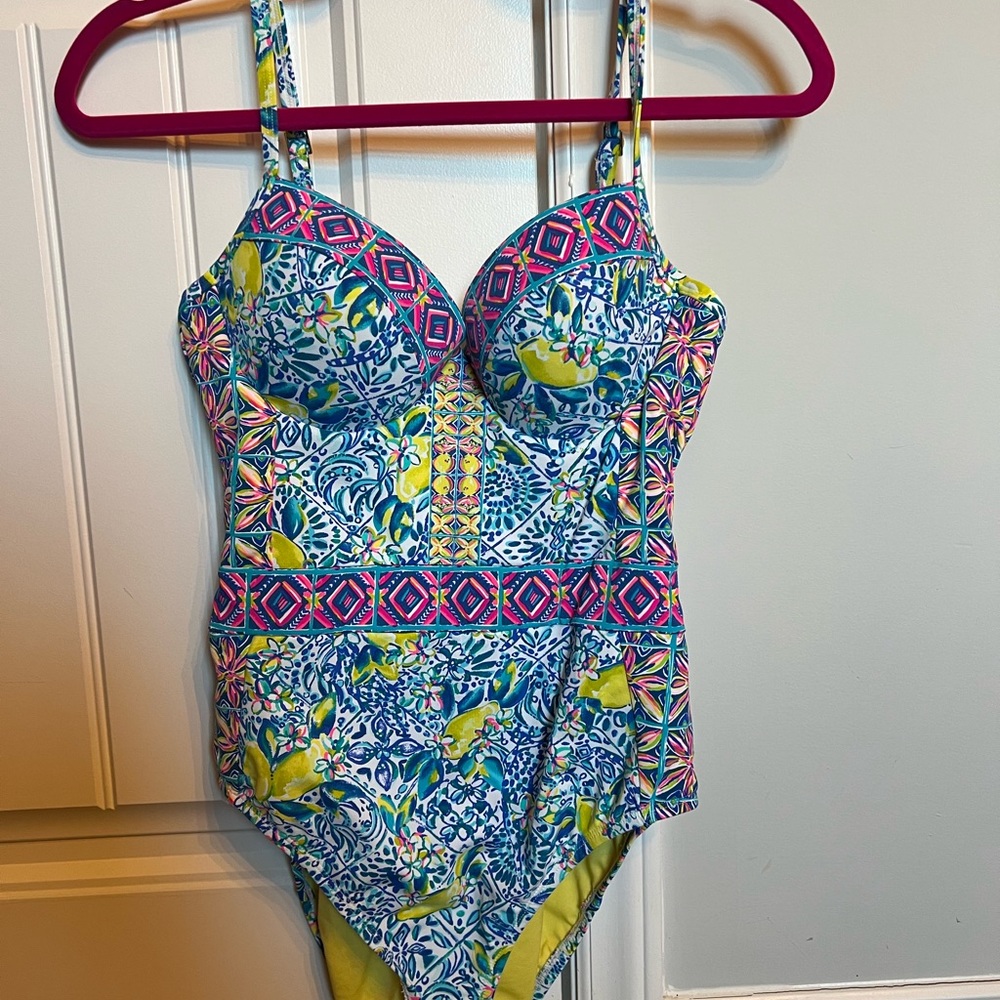 Lilly Pulitzer Palma swimsuit, resort White Zest for Life 2 Lemons, size 8